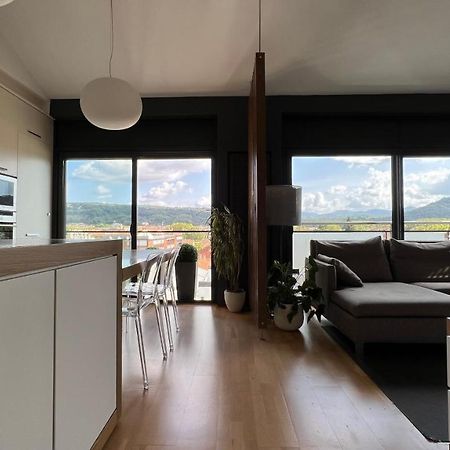 Atico De Diseno Con Terraza En El Centro De Olot Apartment Bagian luar foto