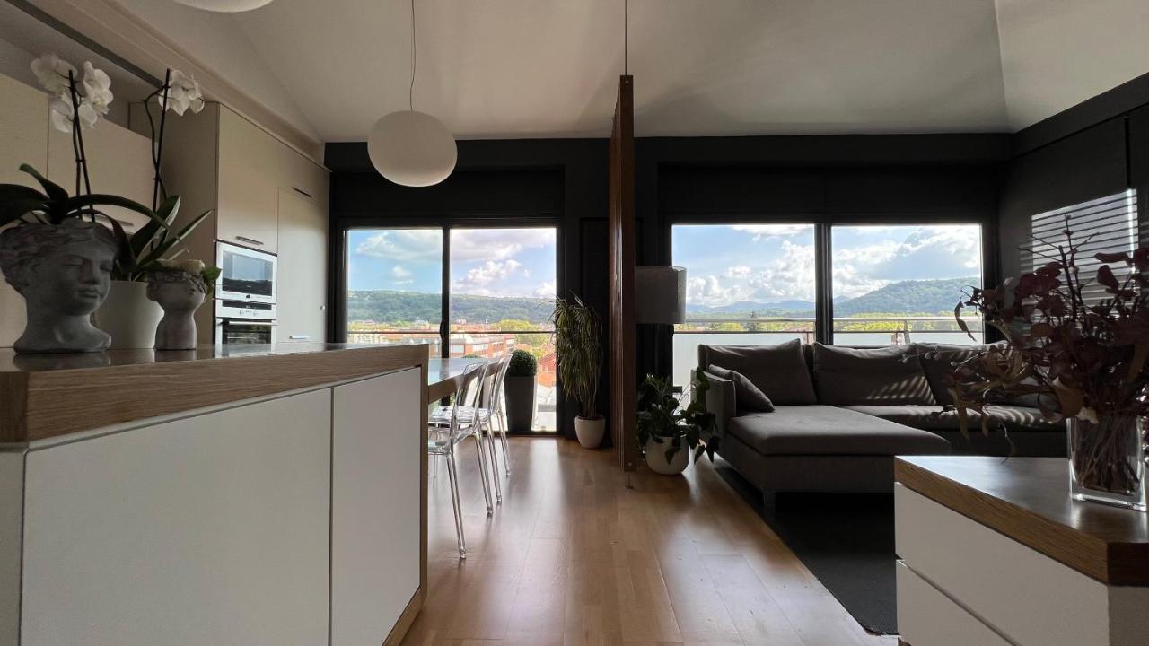 Atico De Diseno Con Terraza En El Centro De Olot Apartment Bagian luar foto
