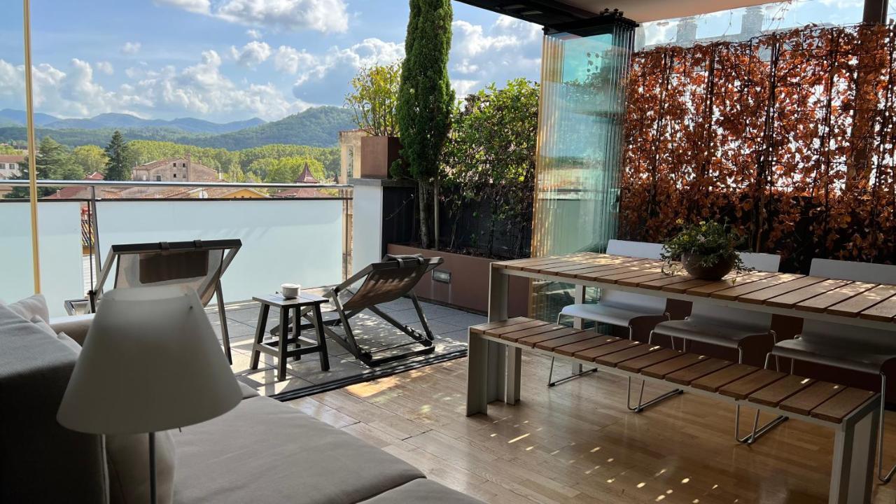 Atico De Diseno Con Terraza En El Centro De Olot Apartment Bagian luar foto