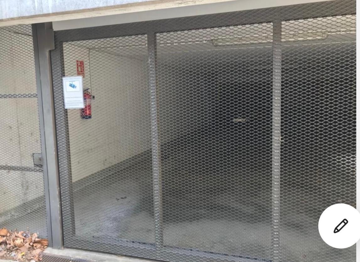 Atico De Diseno Con Terraza En El Centro De Olot Apartment Bagian luar foto