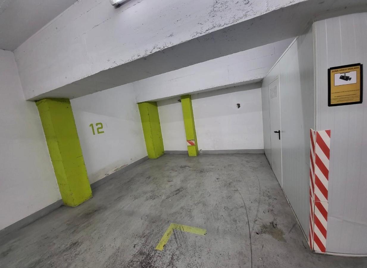 Atico De Diseno Con Terraza En El Centro De Olot Apartment Bagian luar foto